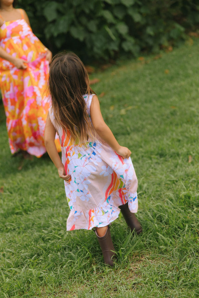 Kaliko Girlʻs Dress in Anuenue Waves