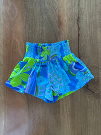 Beverly Shorts in Blue Retro Rainbow