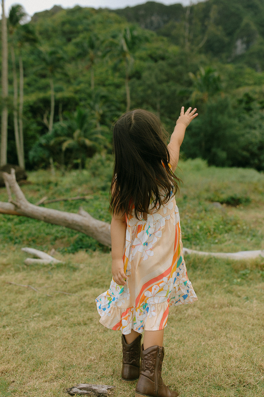 Kaliko Girlʻs Dress in Anuenue Waves